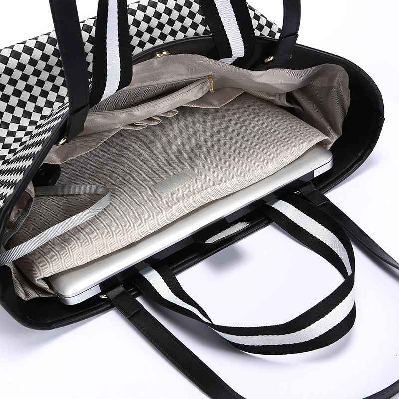 Single shoulder large capacity bag for women