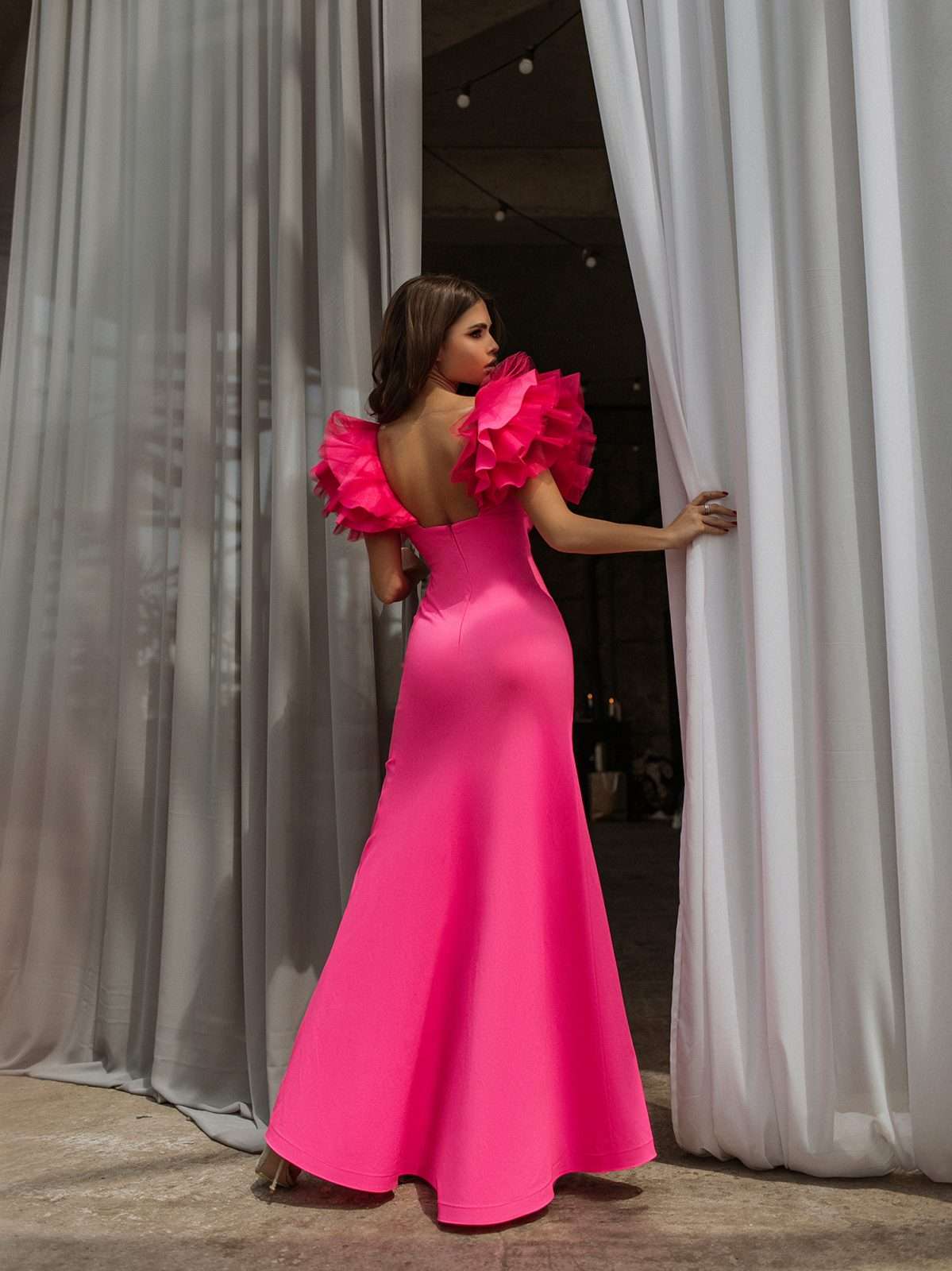 Fuchsia Maxi Dress with V-Neck, Open Back & Ruffle Mermaid Skirt – GLOWSYOU