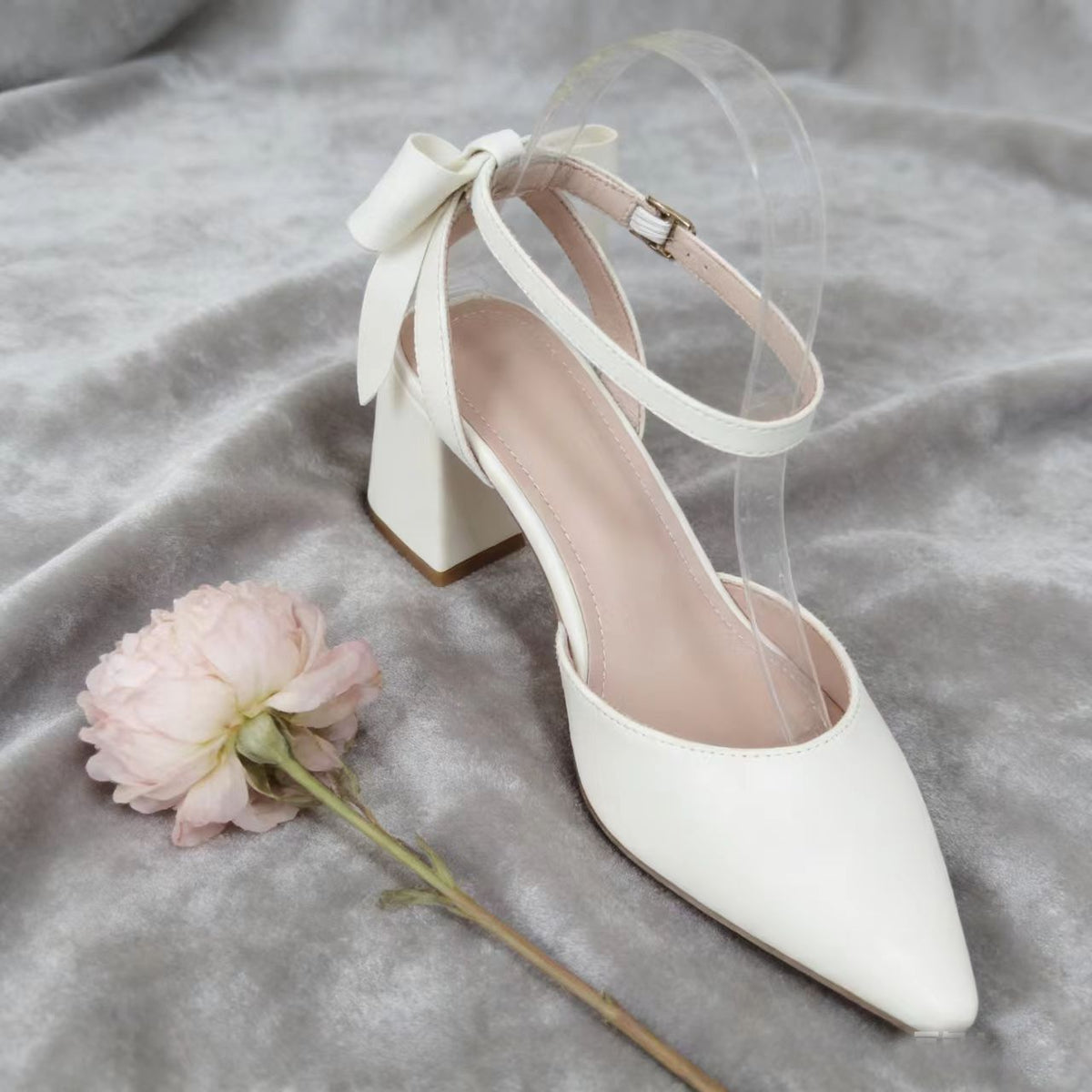 Women's off-white bow chunky heel pointed toe sandals for spring and summer