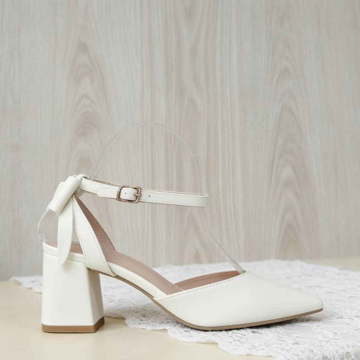 Women's off-white bow chunky heel pointed toe sandals for spring and summer